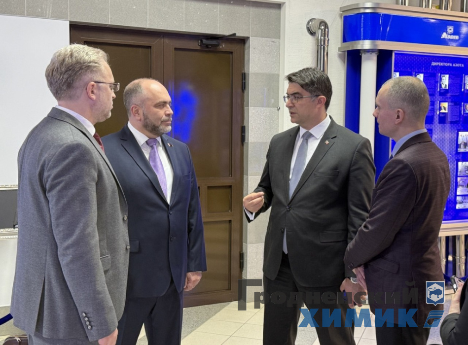 Чрезвычайный и Полномочный Посол Турецкой Республики Гючлю Джем Ышик в ОАО Гродно Азот (7).jpg